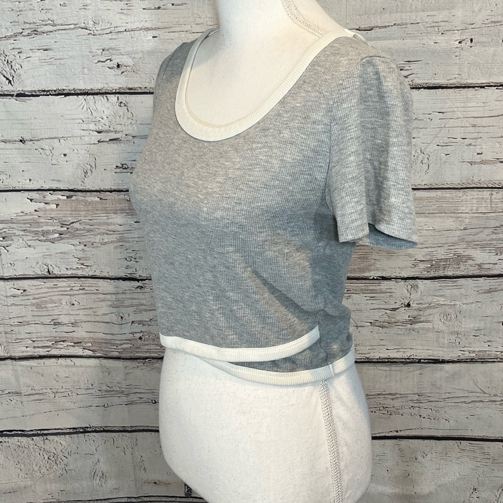 CHARLOTTE RUSSE Gray Ribbed Crop Top with White Trim - Picture 2 of 3